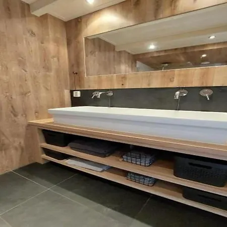 Vakantiehuis For 4 *